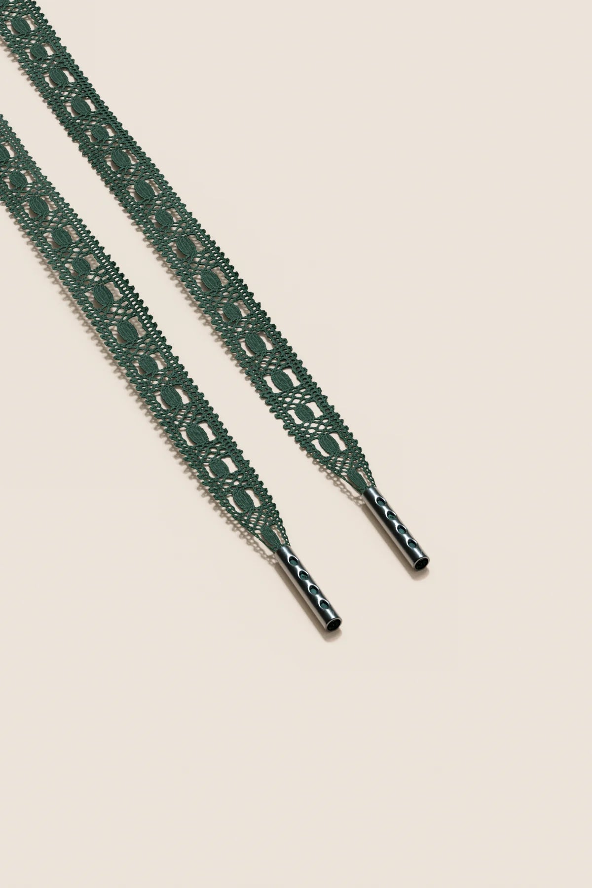 Senkels Grass Green Crochet Shoelaces with Black Nickel Aglets