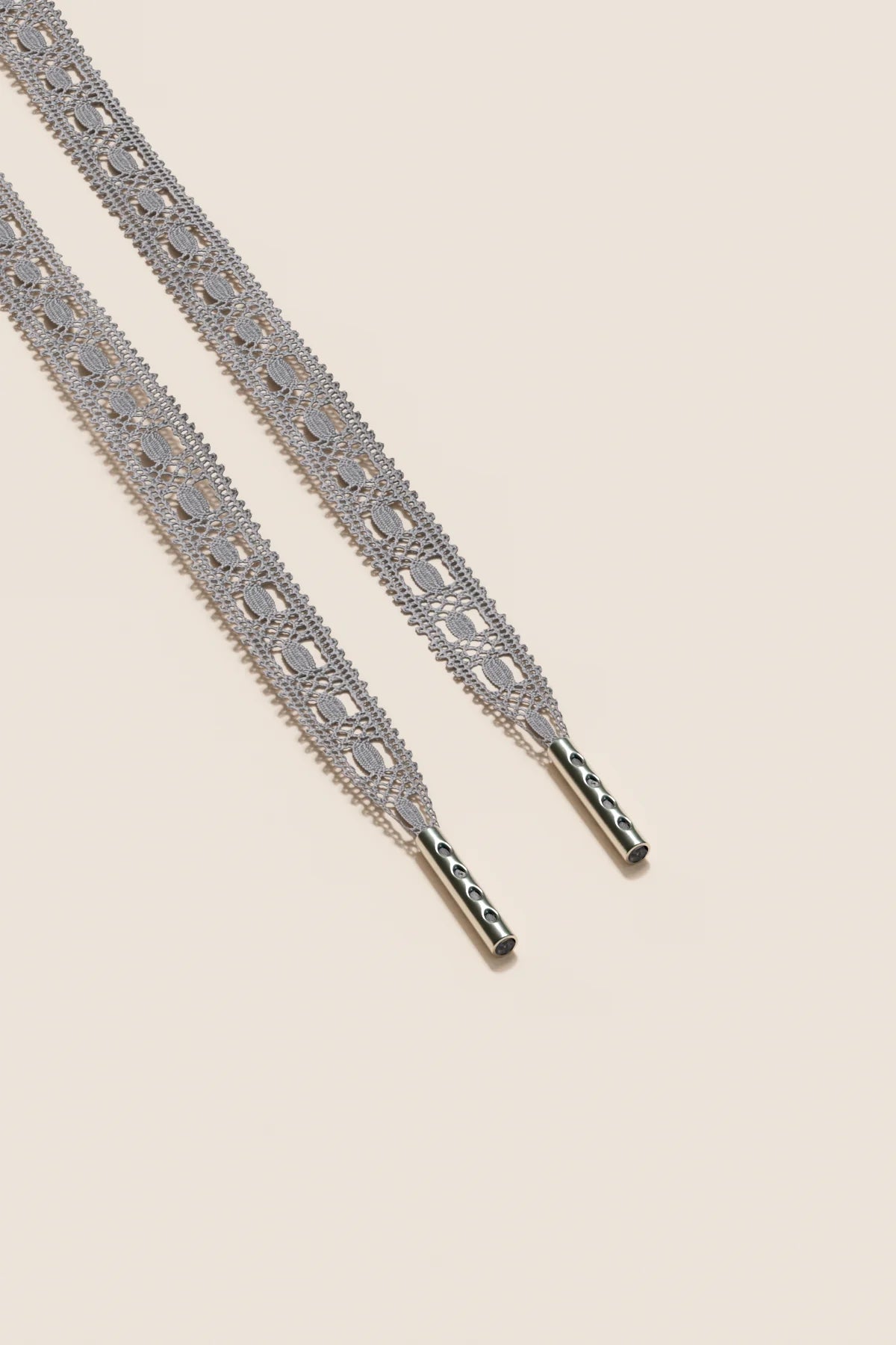 Senkels Light Grey Crochet Shoelaces with Nickel Aglets