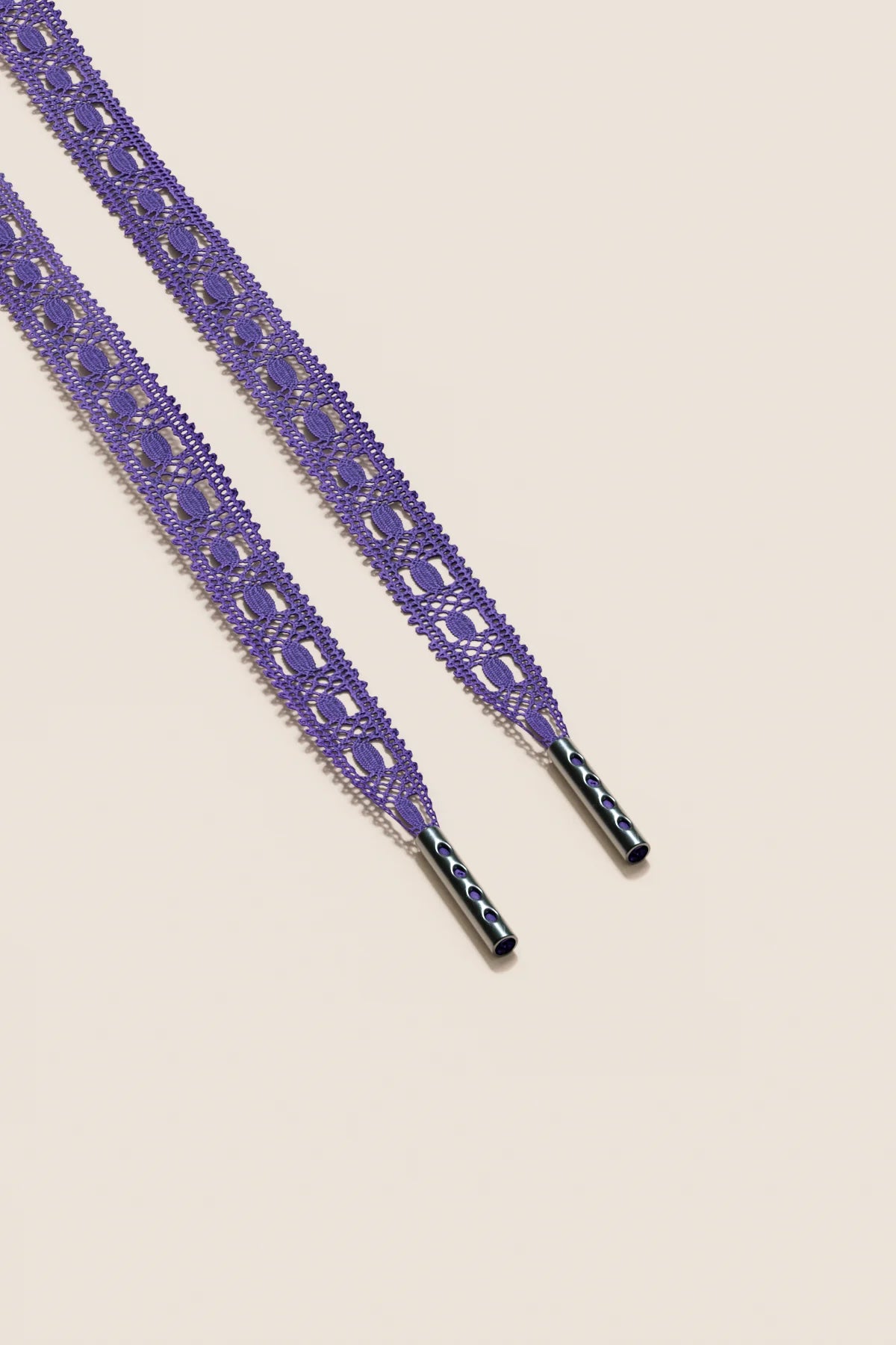 Senkels Lilac Crochet Shoelaces with Black Nickel Aglets