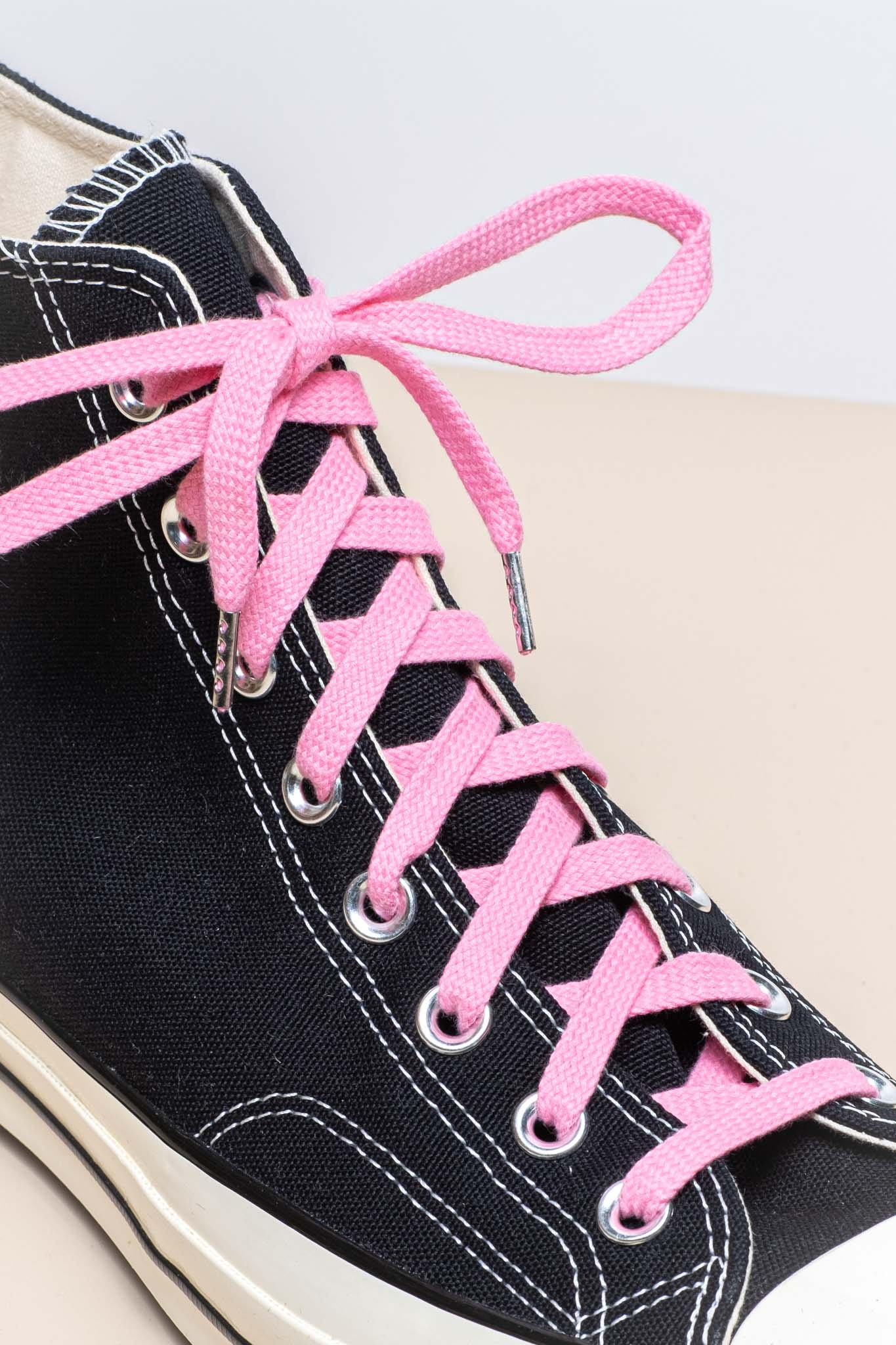 Black converse with pink laces deals